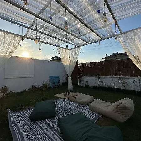 Βίλα Sleeps 2, Luxury With Private Pool - Awz 311