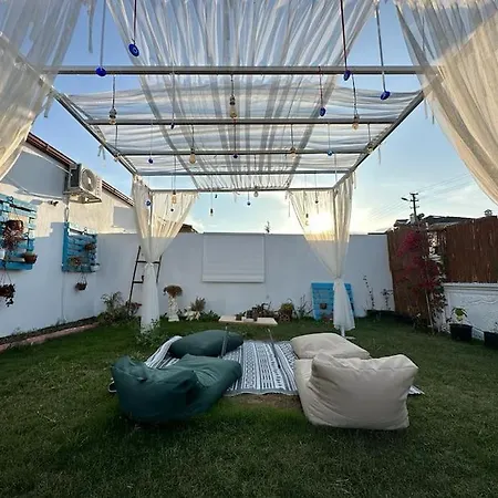Βίλα Sleeps 2, Luxury With Private Pool - Awz 311